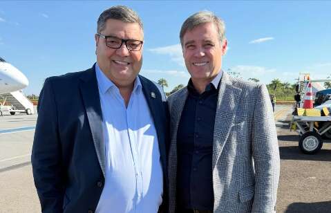 Ap&oacute;s passar o dia em Bonito, Andr&eacute; Mendon&ccedil;a participa de encontro industrial