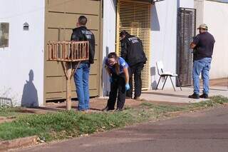 Assaltantes vigiaram rotina em busca de ouro antes de ataque na Vila Marli Assaltantes vigiaram rotina em busca de ouro antes de ataque na Vila Marli