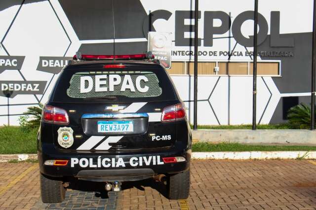 Faxineiro &eacute; atingido por tr&ecirc;s tiros e socorrido por vizinhos