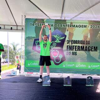 Acad&ecirc;mico celebra p&oacute;dio em corrida ap&oacute;s superar cirurgia na lombar