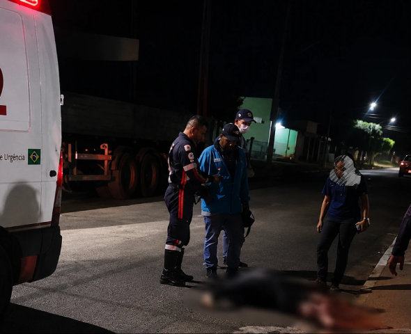 Homem &eacute; morto a facada ao pedir camiseta emprestada para colega