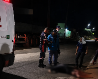 Homem &eacute; morto a facada ao pedir camiseta emprestada para colega