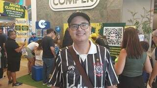 Com a presença do Viola, troca de figurinhas da Copa reúne fãs e famílias Com a presença do Viola, troca de figurinhas da Copa reúne fãs e famílias