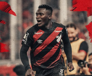 Athletico vence Mirassol no fim, entra no G4 e amplia crise do advers&aacute;rio