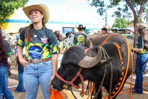 Da garotada ao octogen&aacute;rio, cavalgada faz pulsar &ldquo;cora&ccedil;&atilde;o sertanejo&rdquo; da cidade 