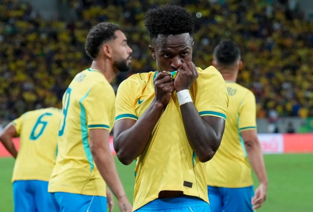 Brasil goleia Panam&aacute; no Maracan&atilde; em despedida antes da Copa do Mundo 