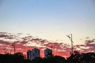 Termômetros sobem ao longo do dia e domingo pode registrar 34°C Termômetros sobem ao longo do dia e domingo pode registrar 34°C