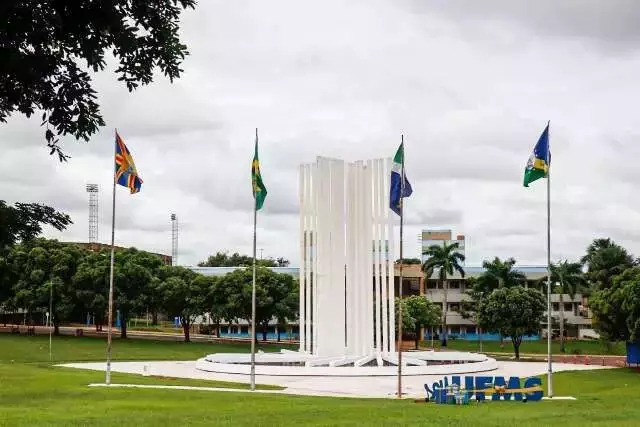 Performance na UFMS quer transformar luto em debate sobre feminic&iacute;dios 