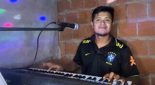 Cantando forró em guarani, Deivid virou estrela dos bailes indígenas Cantando forró em guarani, Deivid virou estrela dos bailes indígenas