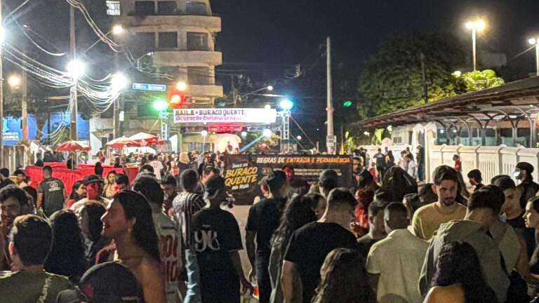 Baile do Buraco Quente fecha rua no Centro com a cultura do funk
