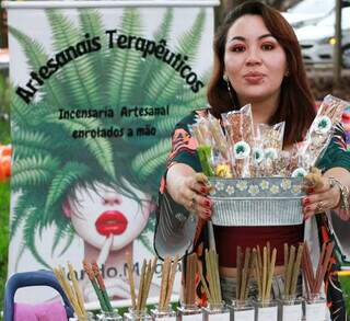 Gira de umbanda inspirou Iéven a produzir incenso até de tereré Gira de umbanda inspirou Iéven a produzir incenso até de tereré