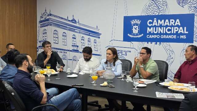 Prefeita estuda possibilidade de reajuste de servidores municipais 
