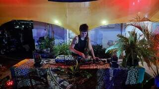 Festa só com DJs mulheres mostrou força feminina na cena eletrônica Festa só com DJs mulheres mostrou força feminina na cena eletrônica