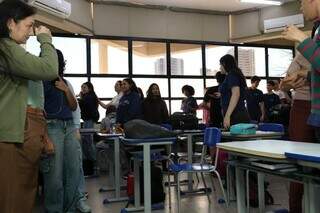 Alunos evacuam escola em 10 minutos durante simulado de incêndio em Campo Grande Alunos evacuam escola em 10 minutos durante simulado de incêndio em Campo Grande
