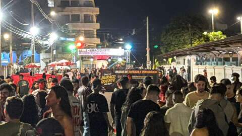 Baile do Buraco Quente fecha rua no Centro com a cultura do funk