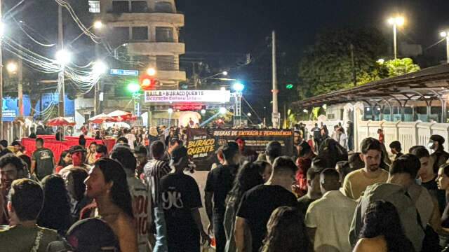 Baile do Buraco Quente fecha rua no Centro com a cultura do funk