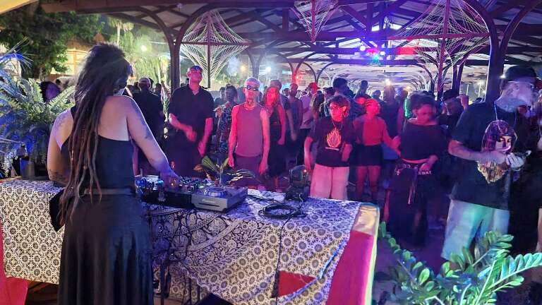 Festa só com DJs mulheres mostrou força feminina na cena eletrônica
