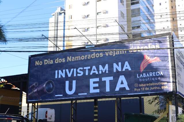 Ap&oacute;s tantos anos, propaganda manjada de sex shop ainda escandaliza 