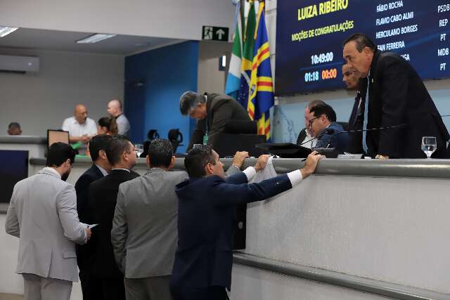 C&acirc;mara muda regra da CCJ e amplia prazo para analisar urg&ecirc;ncias