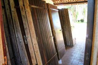 De banheiras a portas maci&ccedil;as, Motel Classic vende itens de im&oacute;vel famoso