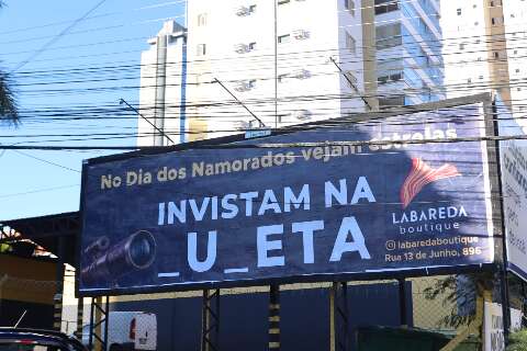 Ap&oacute;s tantos anos, propaganda manjada de sex shop ainda escandaliza 