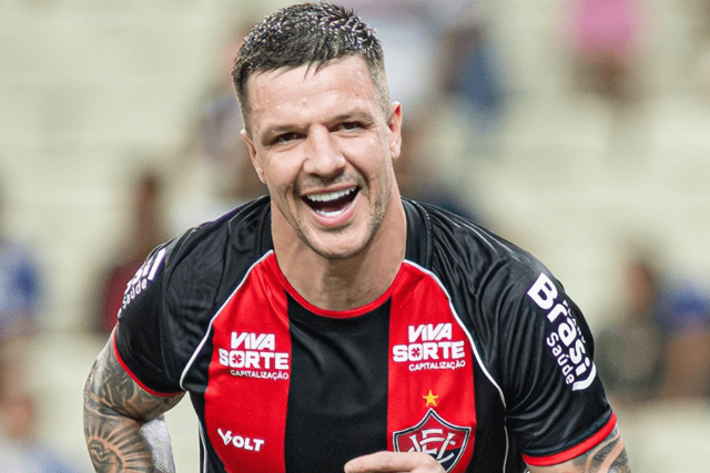 Vit&oacute;ria vira sobre Fortaleza e abre vantagem na final da Copa do Nordeste