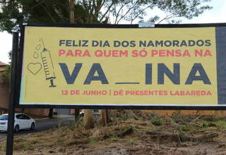 Após tantos anos, propaganda manjada de sex shop ainda escandaliza Após tantos anos, propaganda manjada de sex shop ainda escandaliza