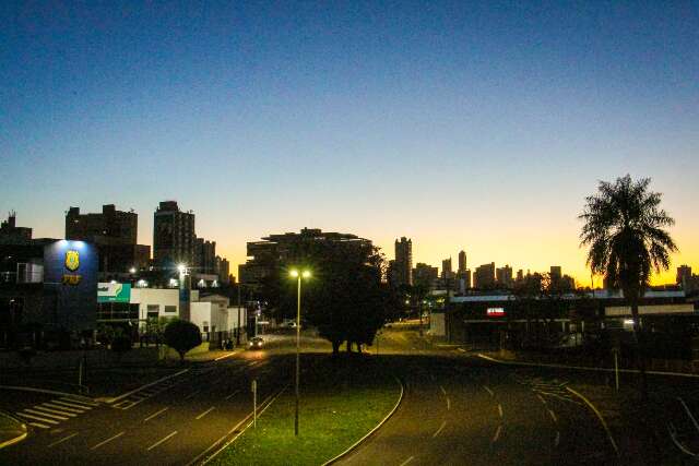 V&eacute;spera de feriado come&ccedil;a com frio de 5&deg;C, mas ter&aacute; sol e m&aacute;xima de 32&deg;C