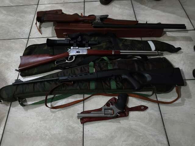 &ldquo;Arsenal b&eacute;lico&rdquo; em casa de empres&aacute;rio leva tribunal a manter pris&atilde;o preventiva