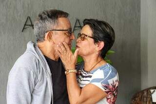 Fazer biscoitos deu for&ccedil;a para Zete cuidar do marido com Alzheimer