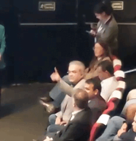 Deputado fica bravo ap&oacute;s bancada ser exclu&iacute;da de mesa de autoridades