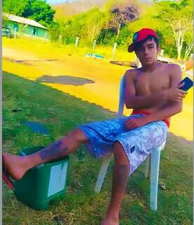 Morto em abordagem da PM se apresentava como "traficante de drogas" nas redes Morto em abordagem da PM se apresentava como "traficante de drogas" nas redes