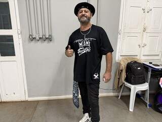 Nem os novinhos resistiram ao flashback em aula de passinho retr&ocirc;