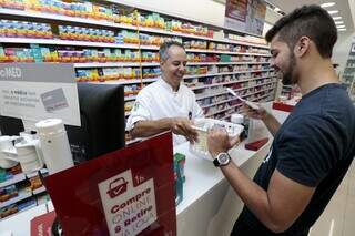Resolu&ccedil;&atilde;o obriga farm&aacute;cias a cuidar de pessoas LGBT de forma integral