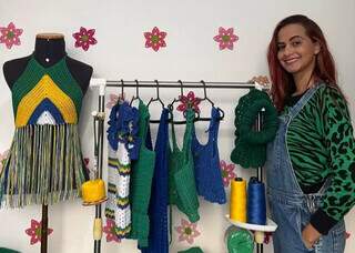 Juliana aprendeu croch&ecirc; no colo da m&atilde;e e hoje faz todo tipo de roupa