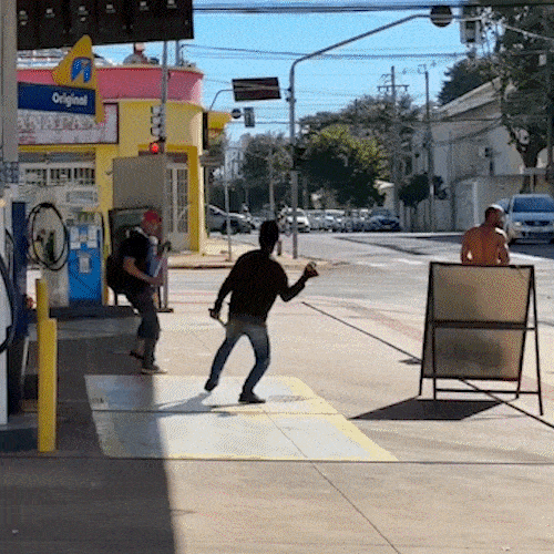 Briga no Centro termina com homem contido com fac&atilde;o