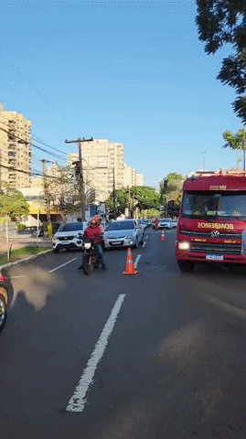 Acidente entre moto e carro deixa tr&acirc;nsito lento na Avenida Afonso Pena