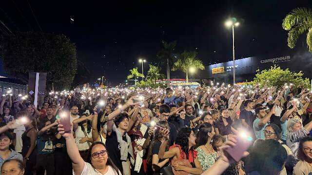 Corpus Christi atrai jovens e termina com show de Thiago Brado