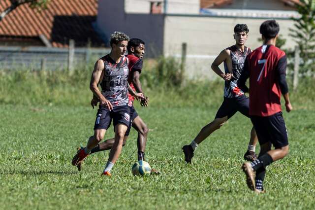 Parceria com clube catarinense refor&ccedil;a Taveir&oacute;polis para disputa da S&eacute;rie B