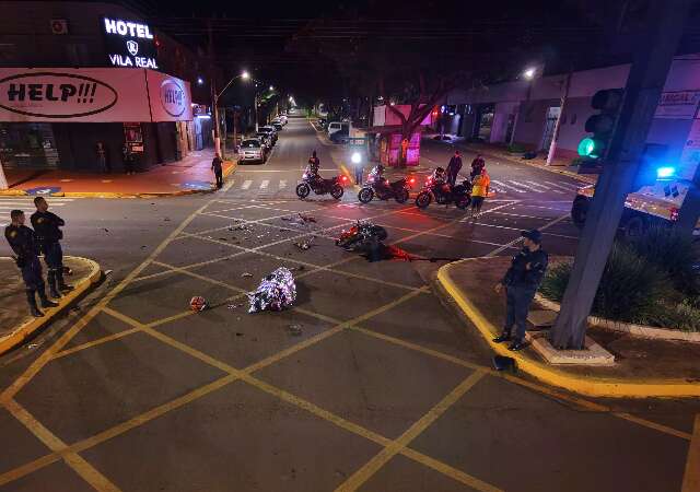 Farmac&ecirc;utico morre em acidente entre moto e caminh&atilde;o em cruzamento