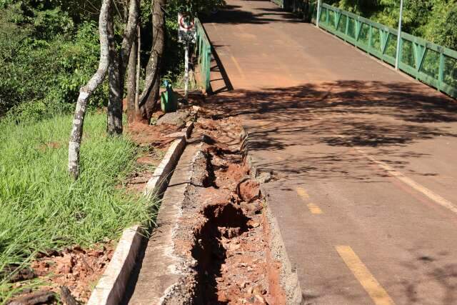 Ciclovias em parque e avenida escondem obst&aacute;culos e exp&otilde;em riscos