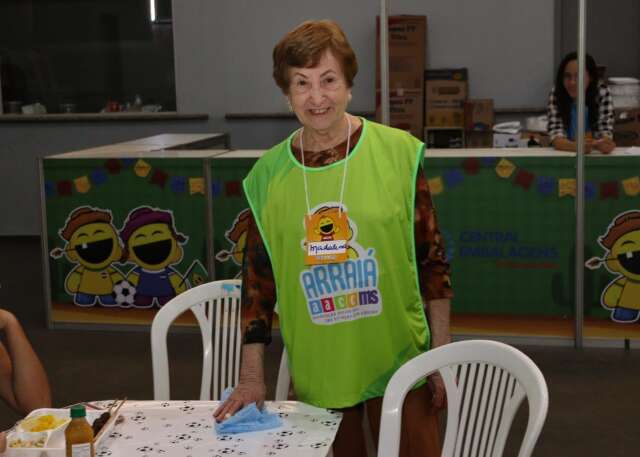 Há 22 anos voluntária, Maria é “patrimônio” da festa junina