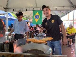 Bryan largou CLT para lucrar com "pastel de flango" e ser patr&atilde;o