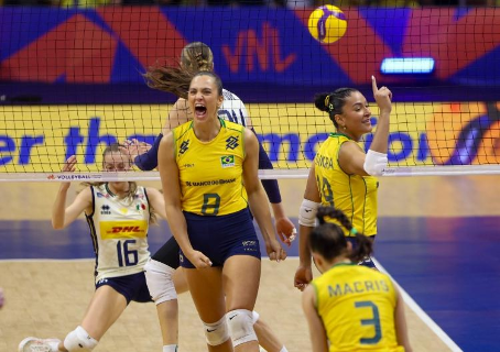 Brasil vence a It&aacute;lia em cinco sets e encerra s&eacute;rie de 39 vit&oacute;rias