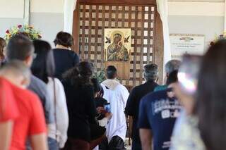 Ícone restaurado volta ao Perpétuo Socorro após 3 meses longe do altar Ícone restaurado volta ao Perpétuo Socorro após 3 meses longe do altar