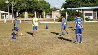 Técnico segurou Éderson quando volante pensou em largar o futebol Técnico segurou Éderson quando volante pensou em largar o futebol