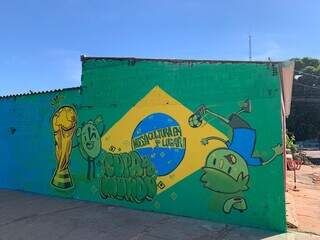 No clima da Copa, Amigos fazem vaquinha para decorar até o poste No clima da Copa, Amigos fazem vaquinha para decorar até o poste