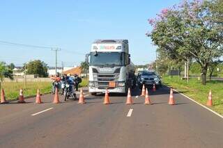 Obra deixa motoristas mais de 30 minutos parados na sa&iacute;da da Capital