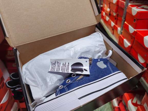 Opera&ccedil;&atilde;o procura produtos falsificados em loja e encontra at&eacute; t&ecirc;nis da "Apple"
