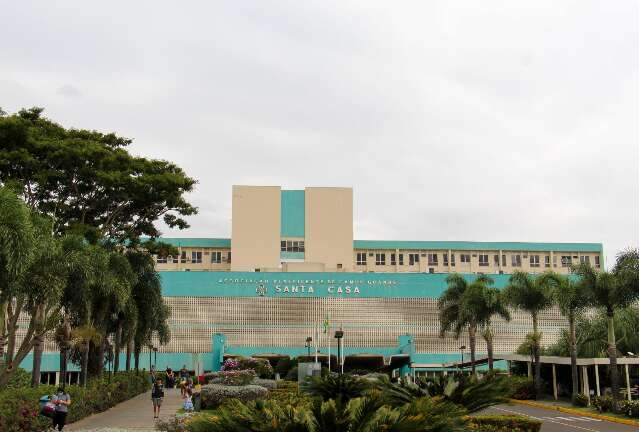 Santa Casa atrasa sal&aacute;rios e atribui problema a repasses p&uacute;blicos